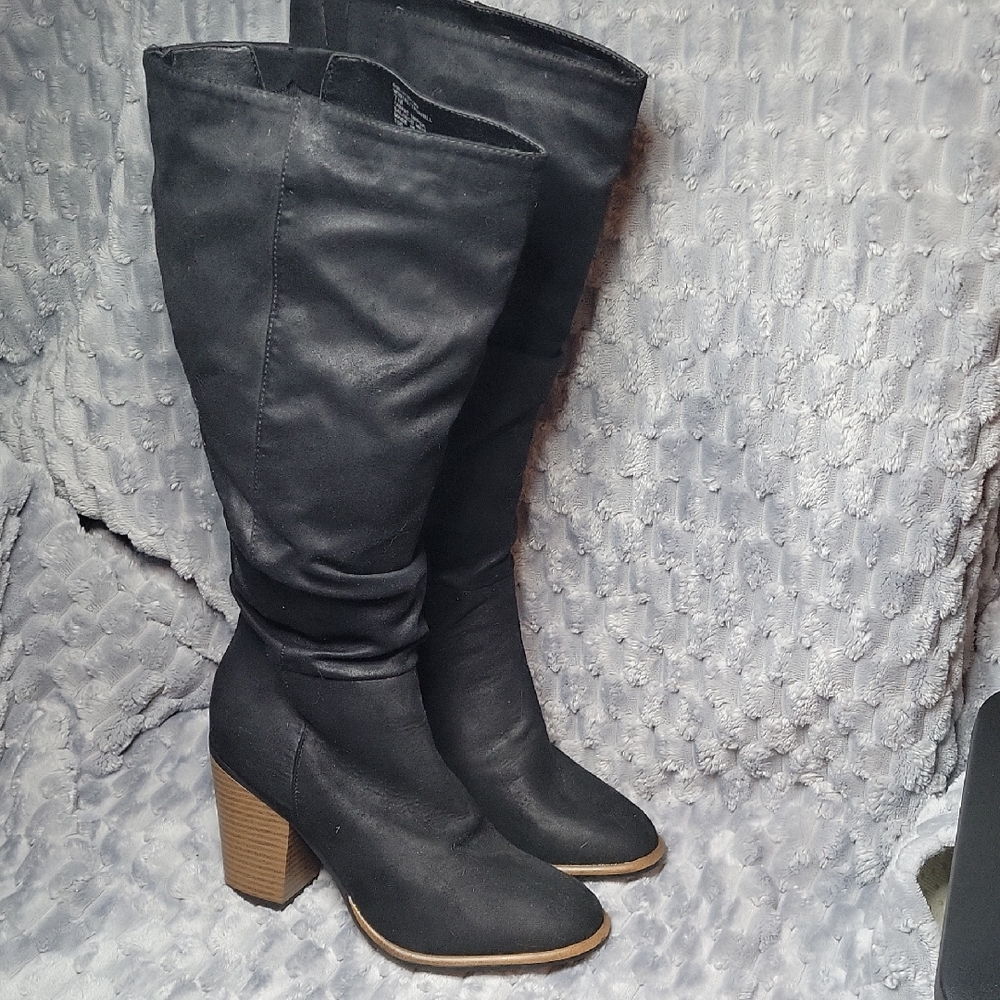 White Mountain Black Heeled Boots with Chunky Heel